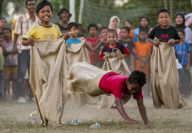 Revitalisasi Balap Karung Di Era Modern Untuk Generasi Digital